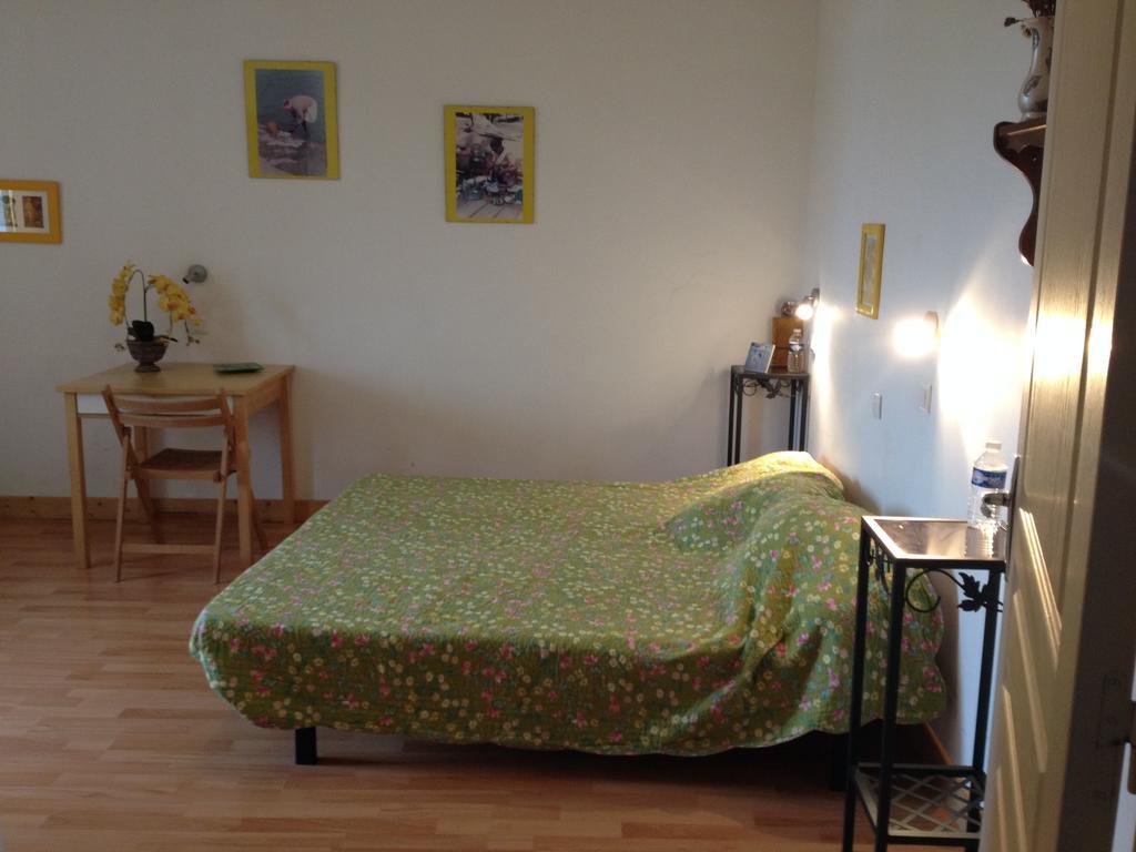 Le Pigeonnier De Quarré Bed and Breakfast Kamer foto